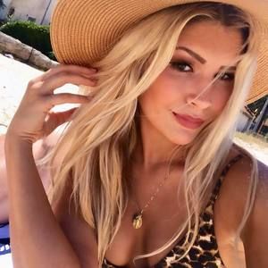 Meet your Posher, Sabrina